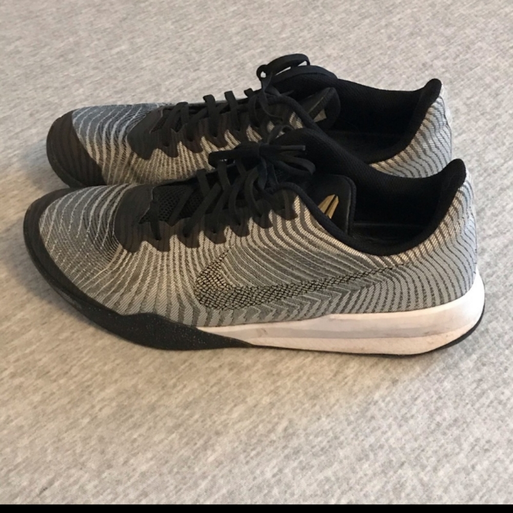 Kobe Mentality II size 11.5 great condition